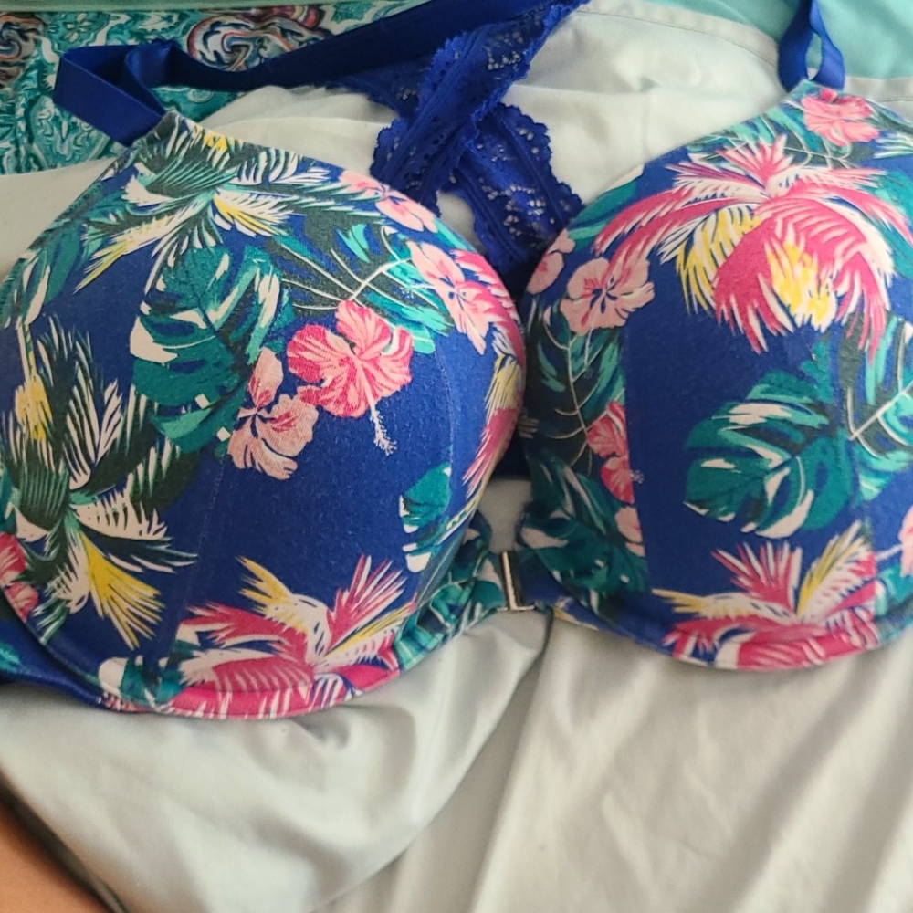 Cacique front closure bra